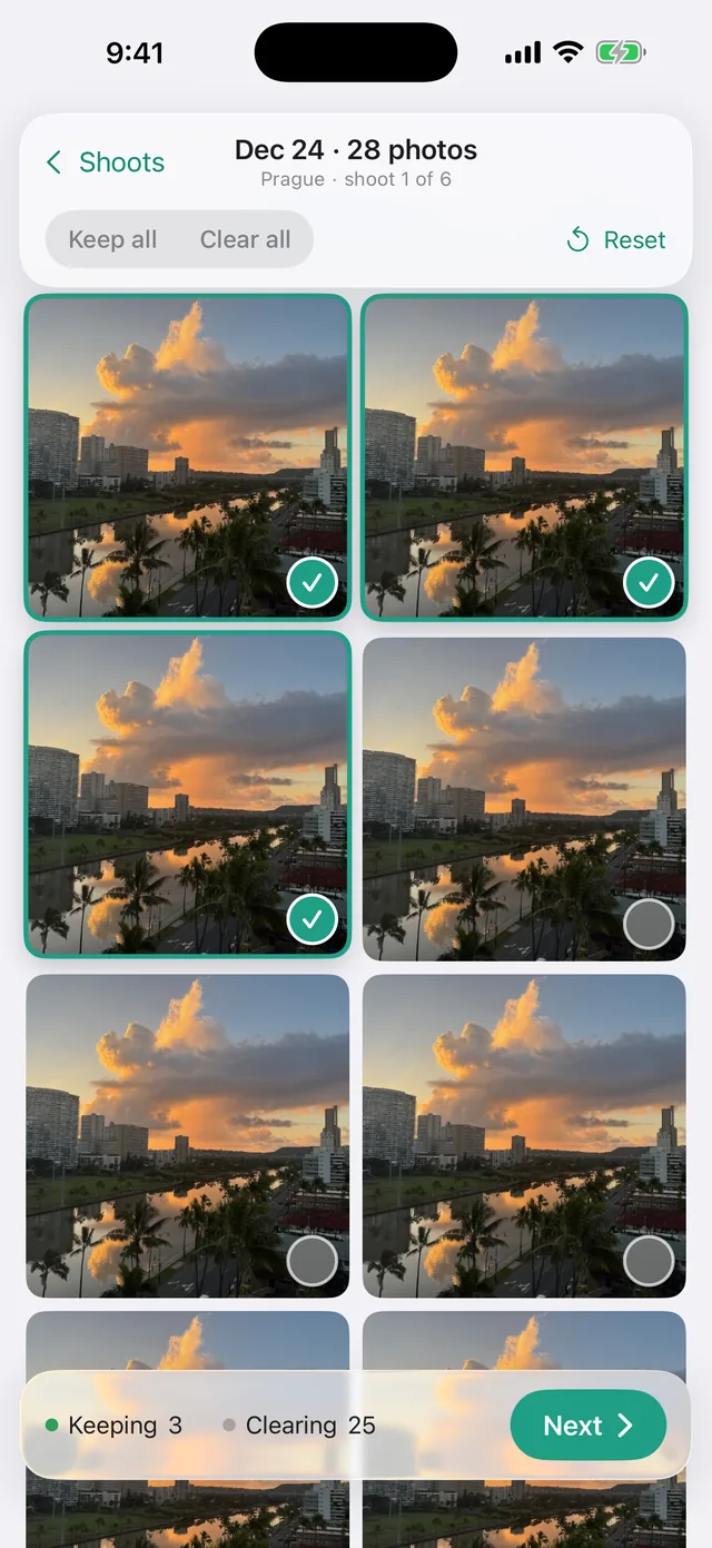 Review screen: a photoshoot of near-identical sunset shots, the sharpest ringed as keepers
